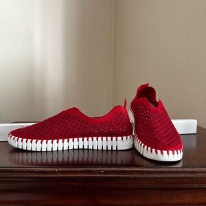 Live Jacobsen Tulip Perforated Slip On Sneakers.  Size 7